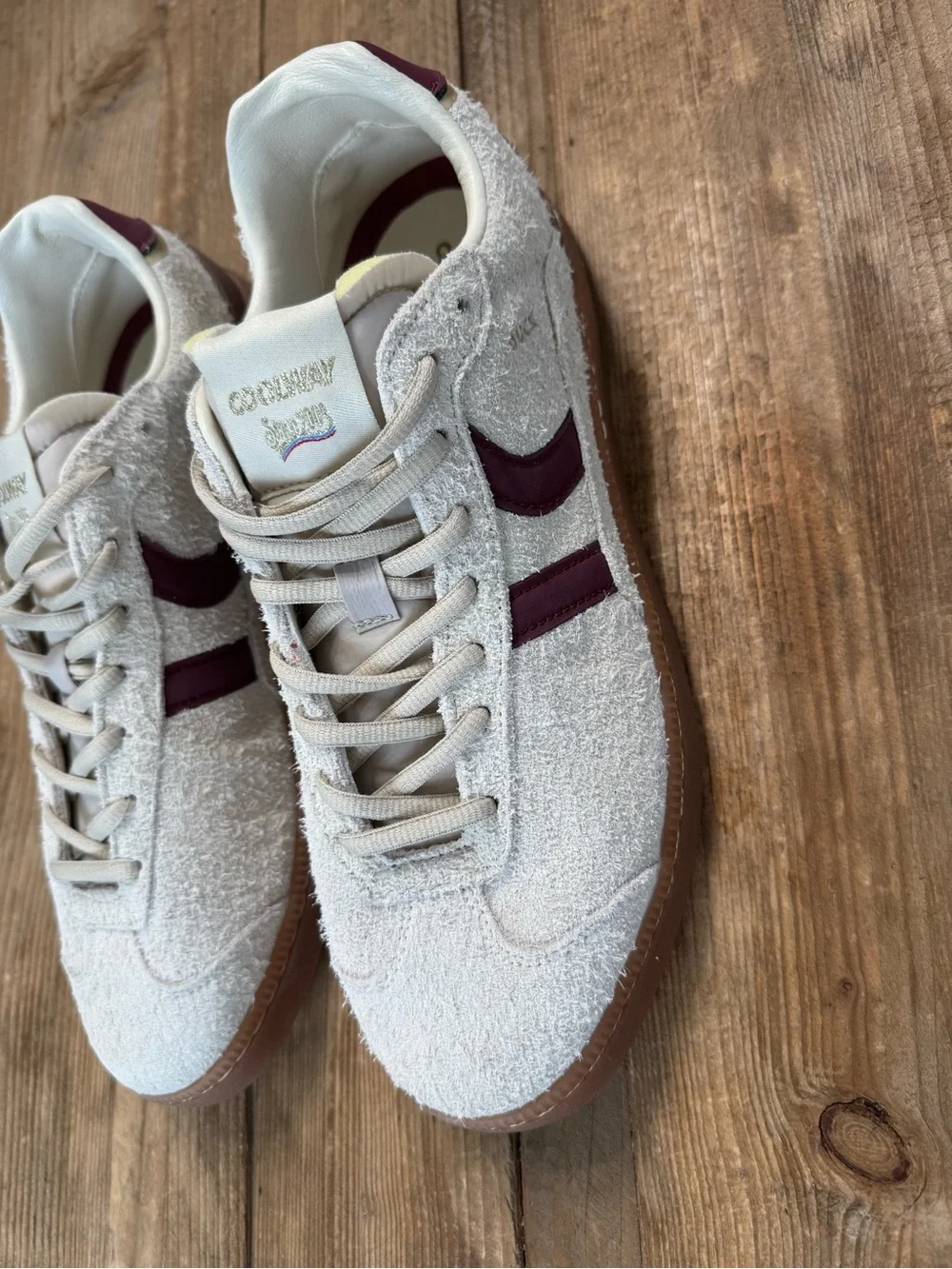 Men’s Coolway Duck Sneakers Beige Suede/Burgundy NWOB $120 Size 10 EU 44